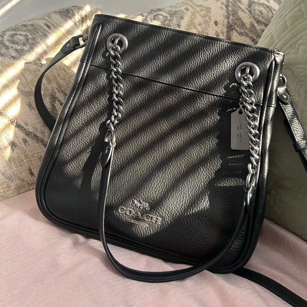 Black COACH Cammie bag, Like-new condition. PERFECT bag (chic & practical)